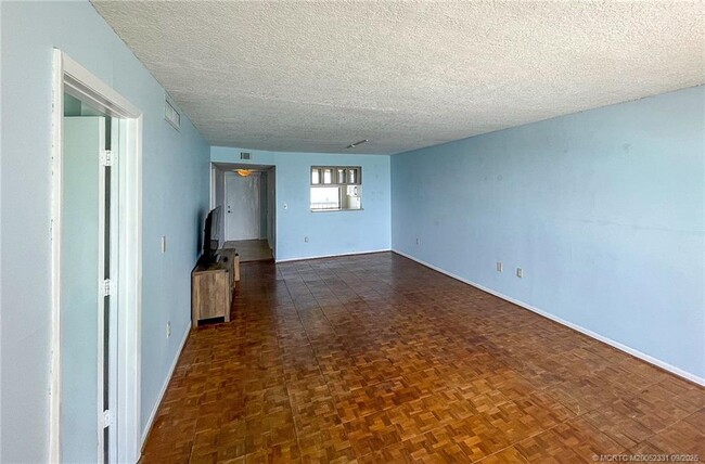Building Photo - 10680 S Ocean Dr