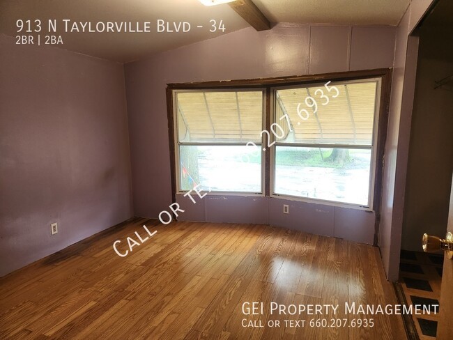 Building Photo - 913 N Taylorville Blvd