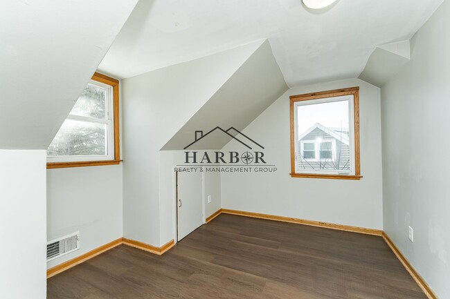 Building Photo - Recently Renovated 5 Bedroom Home! *1/2 OFF FIRST MONTH OF RENT*