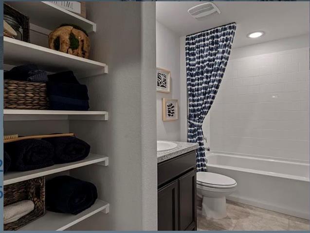 Building Photo - 620 W 1st St