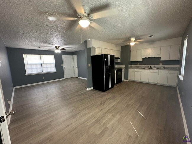 Building Photo - 503 Coventry Ct