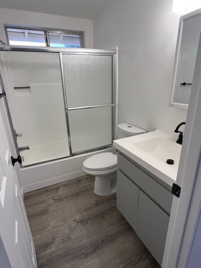 Building Photo - 851 NE A St