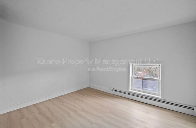 Building Photo - 35 Bowen St