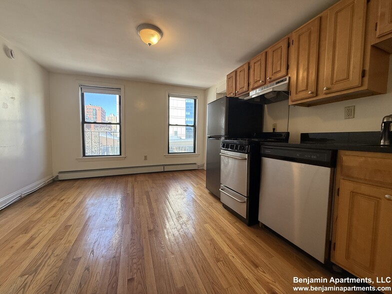 Primary Photo - 222 Cambridge St