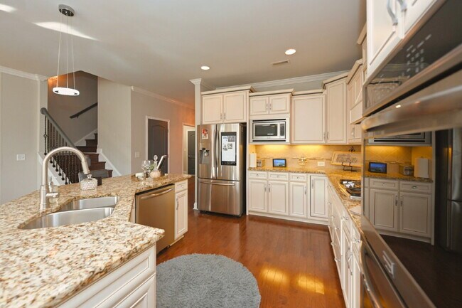 Building Photo - Resort Living at its finest in Foxland Harbor, Gallatin's premier golf and lake community!