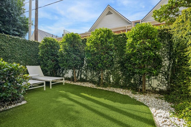 Building Photo - 2224 Mid Ln