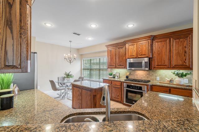 Building Photo - 2116 Chambers Dr