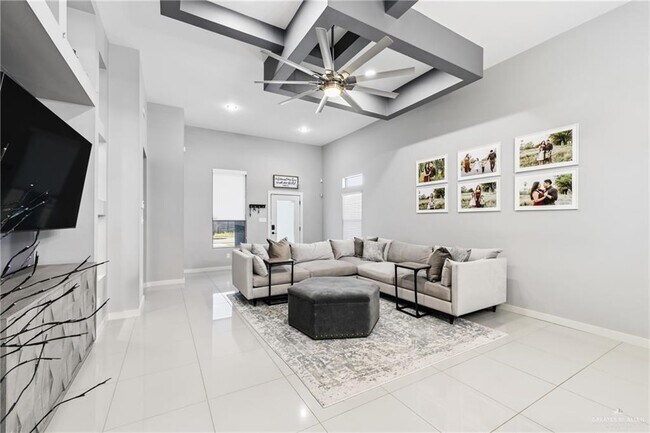 Building Photo - 921 Casa Blanca Dr