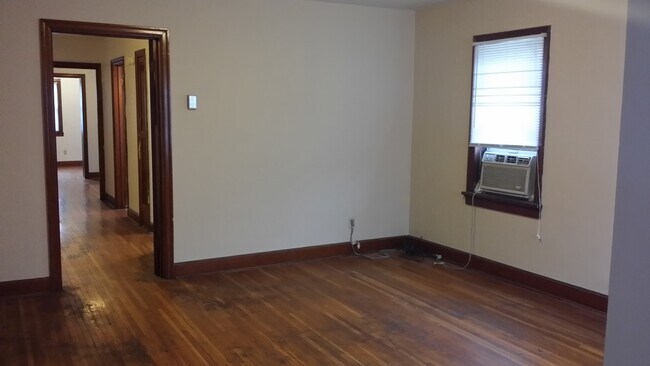 Building Photo - 725 Mulberry