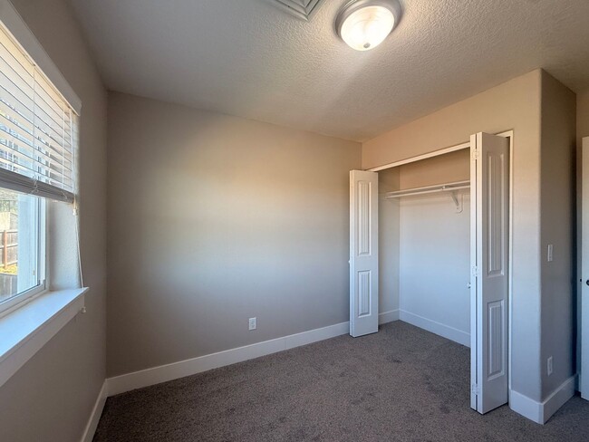 Building Photo - BIGFIR1069-1071
