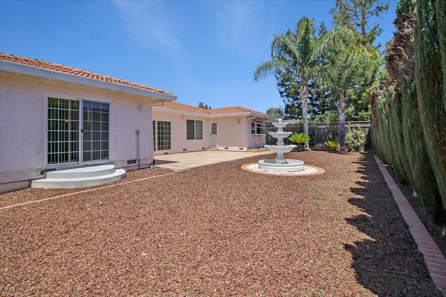 Building Photo - 6738 Tannahill Dr