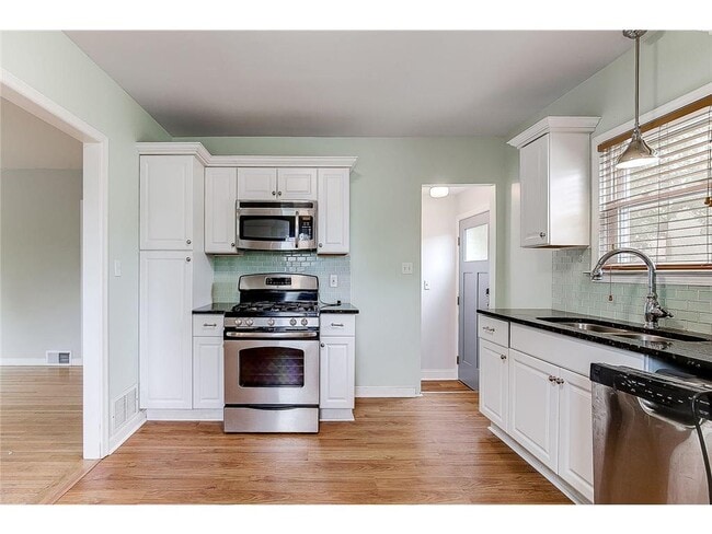 Building Photo - 1588 W Highland Pkwy