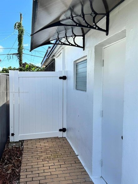 Building Photo - 161 SW 52nd Ct