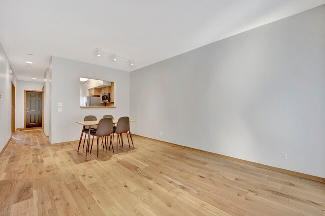 Building Photo - 711 S Ashland Ave