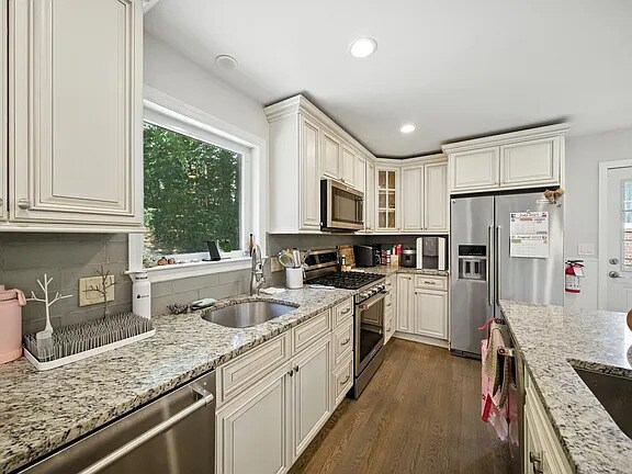 Primary Photo - Beautifully renovated 4-bedroom, 4-bath re...