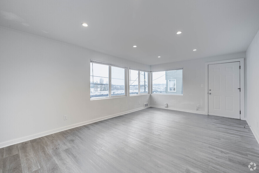 2BR, 1BA - 750SF - Living Room - Nordic View | Modern Living in the Heart o...