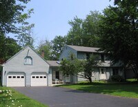 Building Photo - 5 Iris Dr