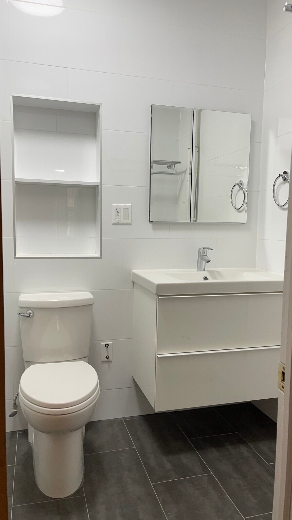 bathroom - 215 E 88th St