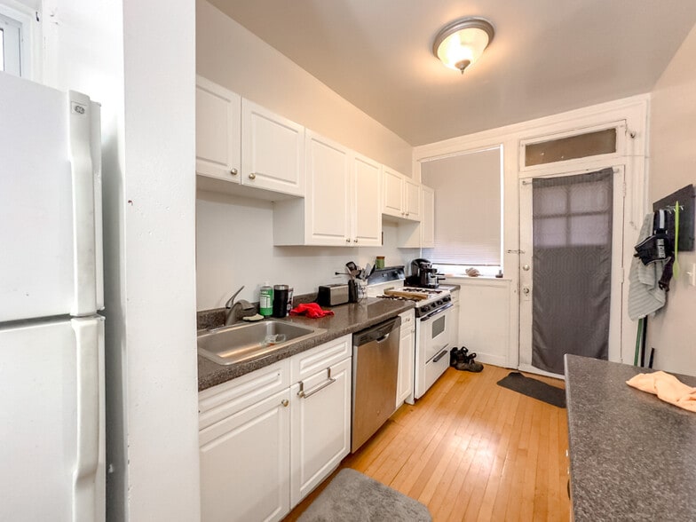 Building Photo - 945 Judson Ave