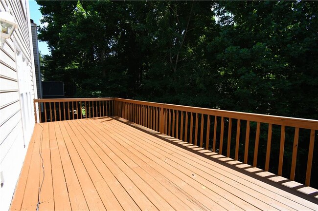 Building Photo - 340 Avebury Ct
