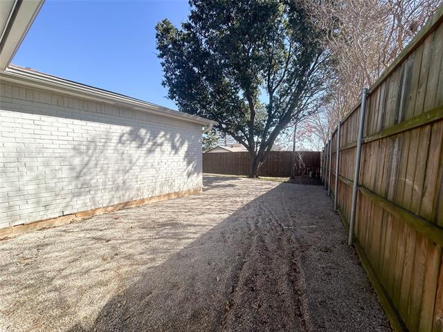 Building Photo - 3016 Oakridge Dr