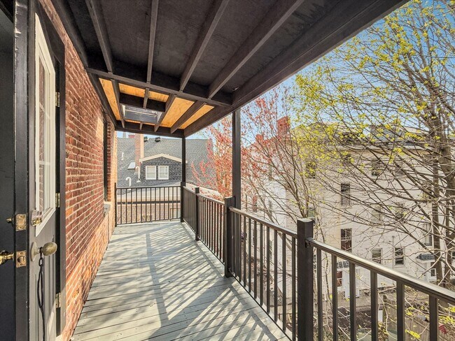 Building Photo - 595 Centre St