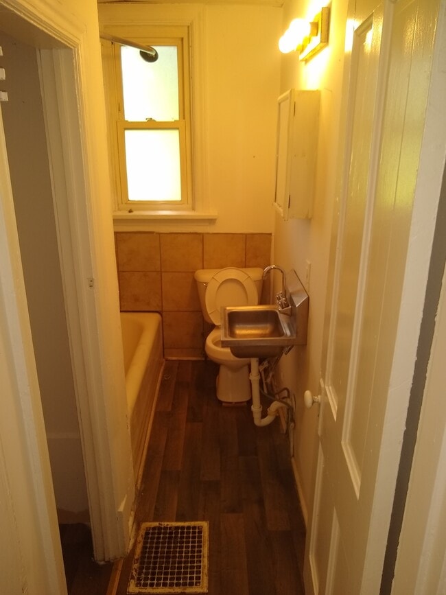 Building Photo - 2913 California Ave