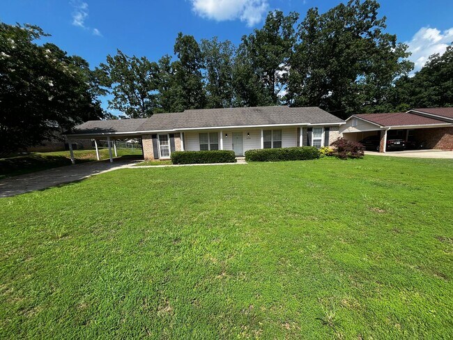Primary Photo - Beautiful New to Market!