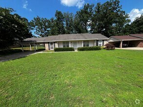 Building Photo - Beautiful New to Market!