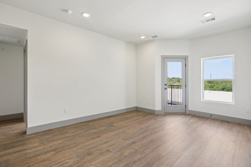 Building Photo - 2450 Wickersham Ln