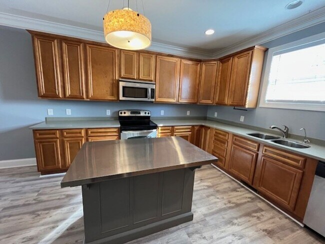 Building Photo - Lovely Home in the Love Grove subdivision!