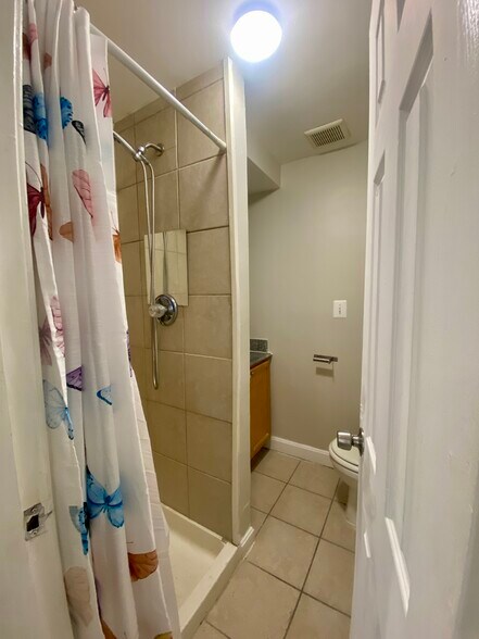 Building Photo - 28 Hinckley St