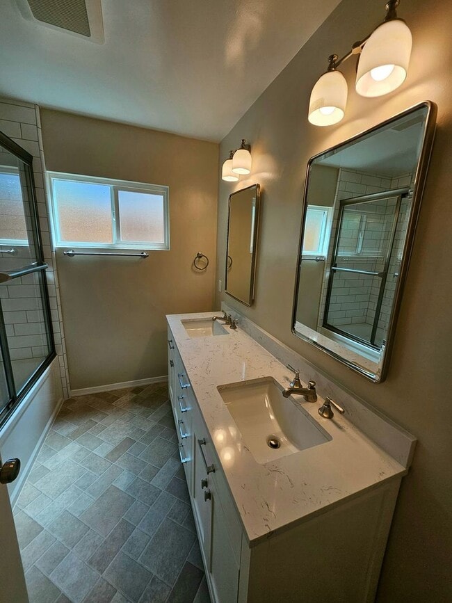 Building Photo - Beautiful Home in a Lovely Neighborhood! Available Spacious 2 Bedroom and Two Bathroom!