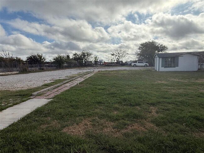 Building Photo - 14405-14405 FM973