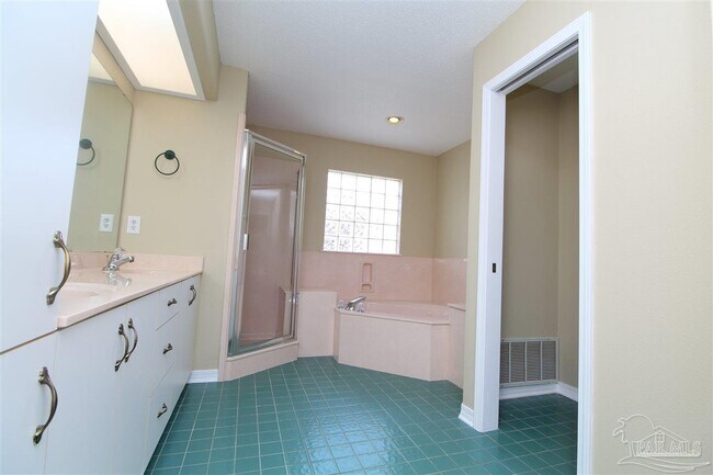 Building Photo - 2042 Hamilton Crossing Dr