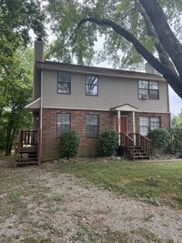 Building Photo - 2BR/1BA duplex in cul-de-sac located in th...