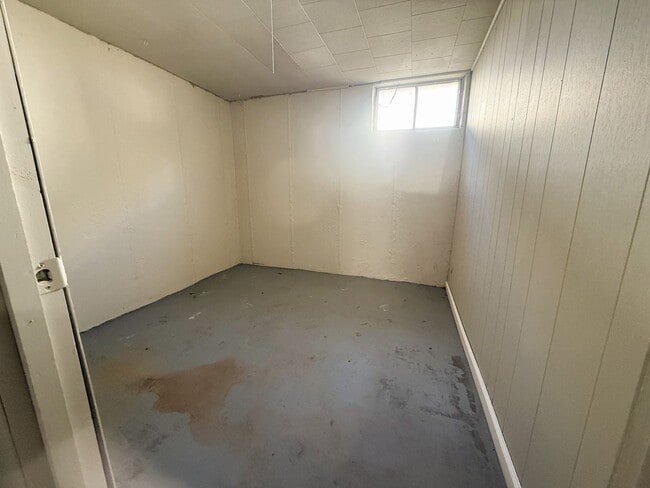 Building Photo - 2 bedroom Rental Home