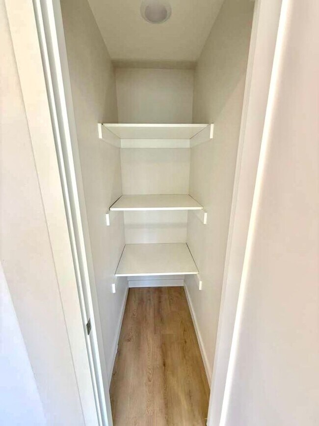 Building Photo - Arbor Heights 2-Bedroom Home in a Prime Location