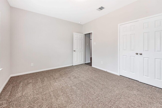 Building Photo - 1206 Denison Ave