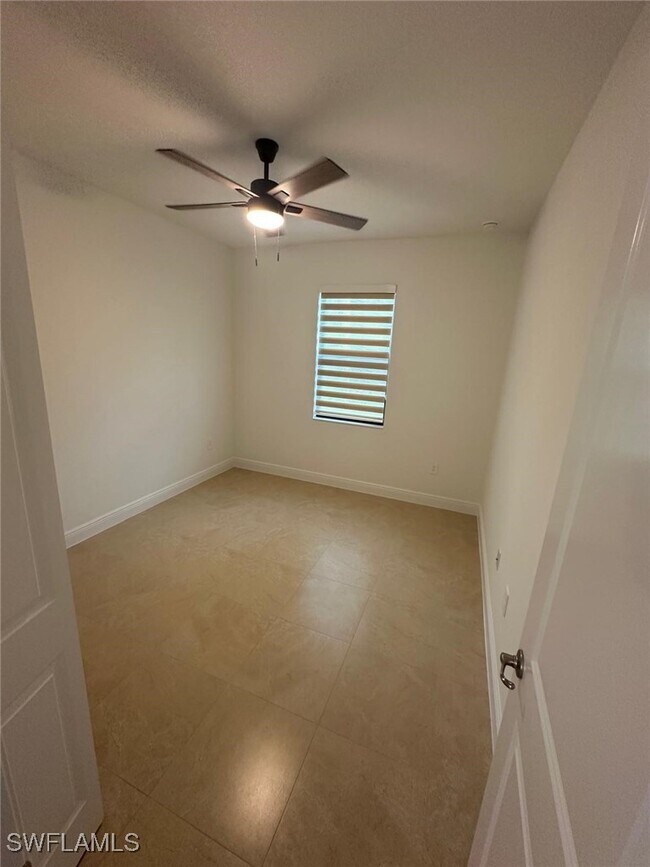 Building Photo - 2167 Della Dr