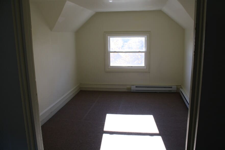 Building Photo - 362 E Main St