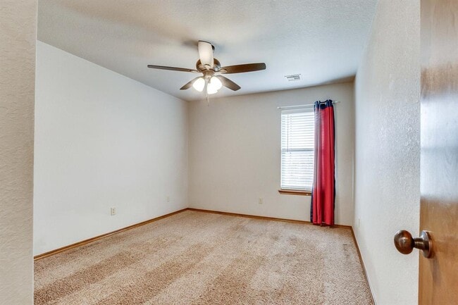Building Photo - 1046 Phils Way