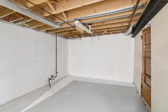 Building Photo - 45443 Glengarry Blvd