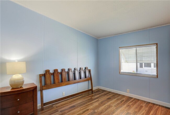 Building Photo - 561 Dolphin Cir