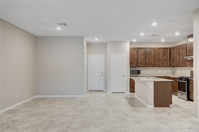 Building Photo - 2409 Bellinzona Pl