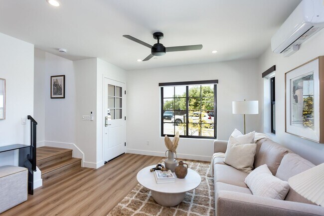 Building Photo - 2610-2612 Juan Street