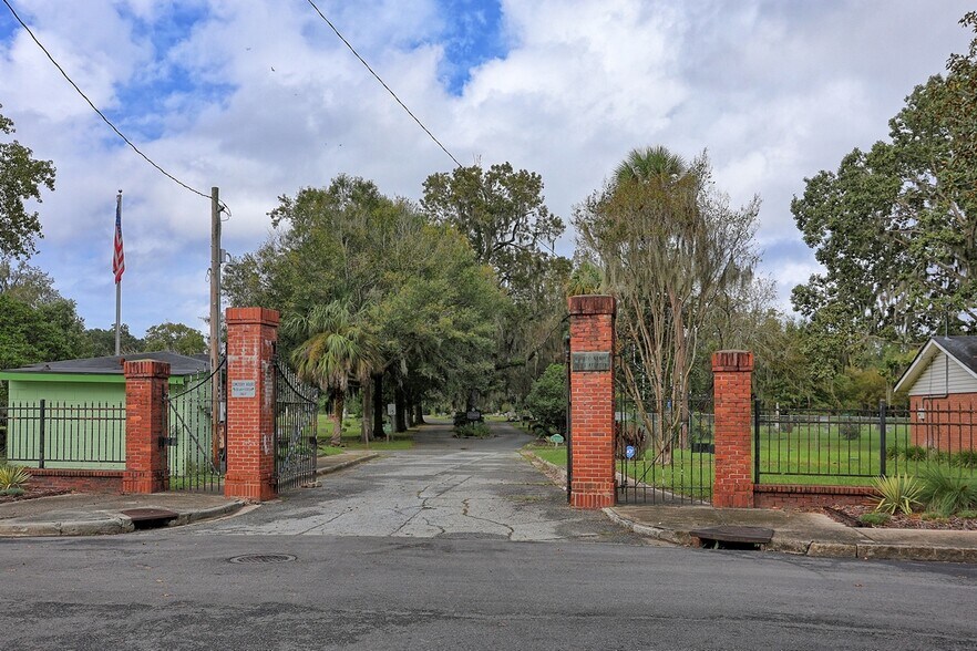 Building Photo - 1023 W 37th St