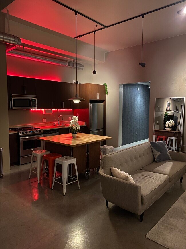 Building Photo - 849 S Broadway