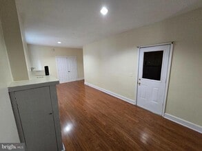 Building Photo - 147 W Douglass St