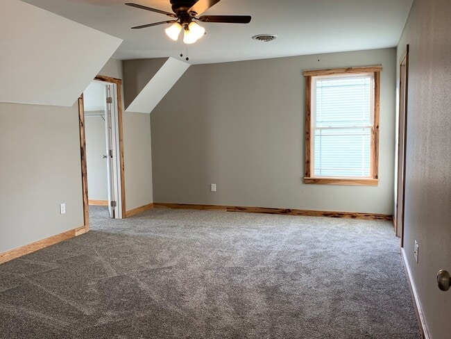 Building Photo - Gorgeous 3 bed, 2.5 bath single family hom...